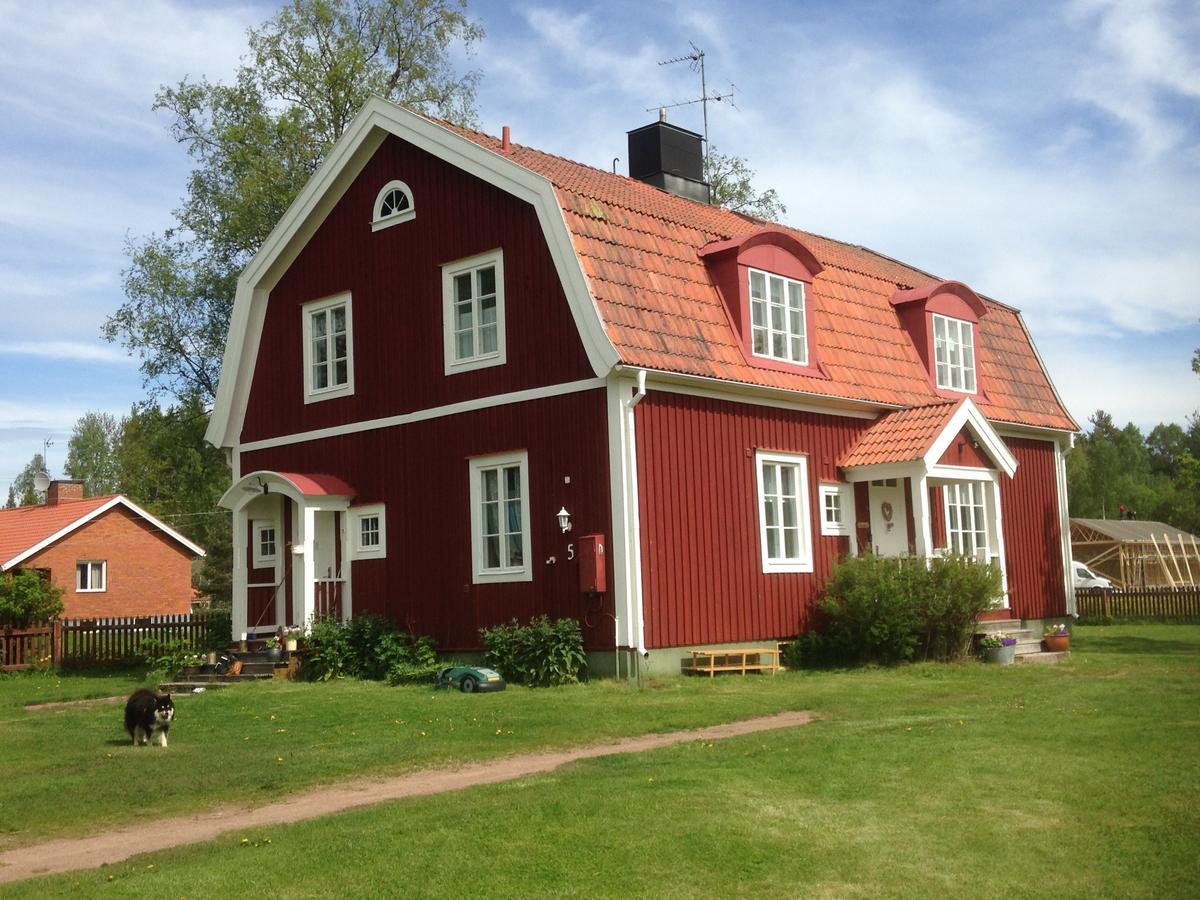 Mora Vandrarhem Och Gaesthem Vinas Ngoại thất bức ảnh