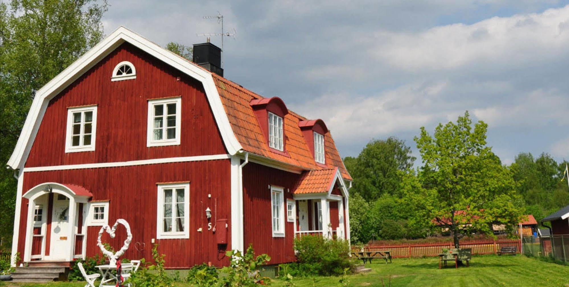 Mora Vandrarhem Och Gaesthem Vinas Ngoại thất bức ảnh